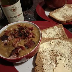 A picture of Bacon and bean soup.