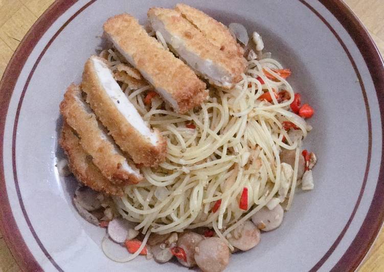 Langkah Mudah untuk Menyiapkan Spaghetti Aglio Olio with Chicken Katsu Anti Gagal