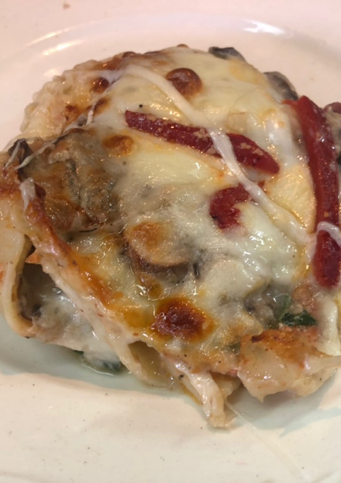 Una foto de Lasagna de salmón con baby espinacas a la sonorense