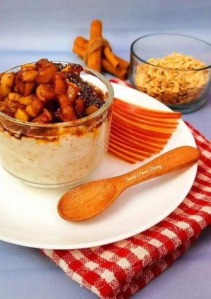 A picture of Apple and Cinnamon Oatmeal Breakfast.