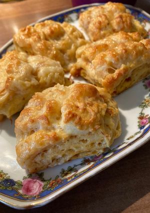 Hajtogatott kolbászos pogácsa recept fotója