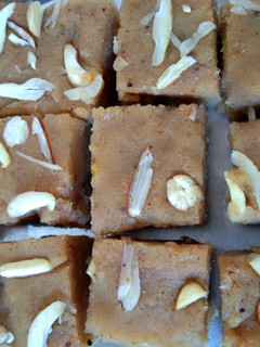 सिंघाड़े की बर्फी (व्रत स्पेशल) (Singhare ki barfi (vrat special रेसिपी मुख्य फोटो