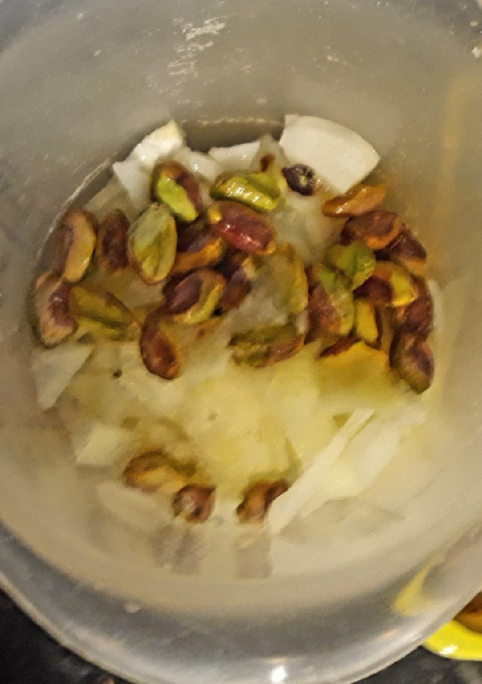 Una foto de Mojo de cilantro y pistachos