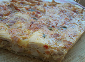 Una foto de Tarta de pollo con jamón y queso