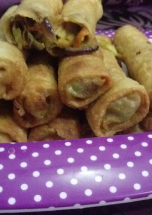 A picture of Chicken spring rolls.