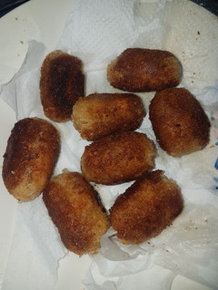Una foto de Croquetas de carne y queso