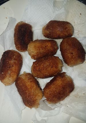 Una foto de Croquetas de carne y queso