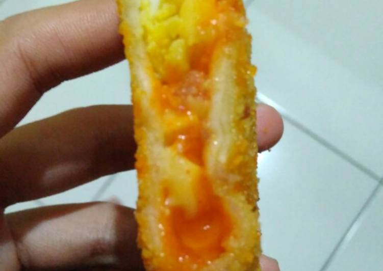 Bagaimana Menyiapkan 2. Risol isi telor, kornet, keju, mayones dan saus pedas yang Lezat