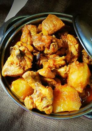 ঘরোয়া মাংসের ঝোল (gharoa mangsher jhol recipe in Bengali) রেসিপির প্রধান ছবি