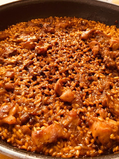 Una foto de Arroz con conejo y su socarrat