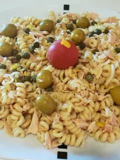 Una foto de Rulitos de pasta con atún