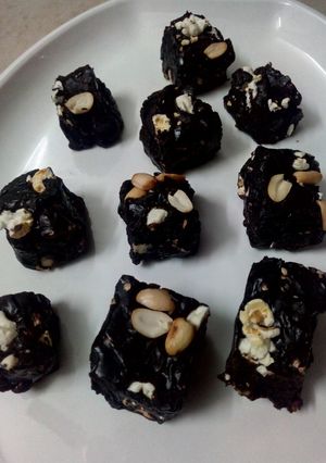 पोप पिनट फज (Pop peanut fudge recipe in Hindi) रेसिपी मुख्य फोटो