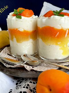Foto di Mousse al limone di Maria (con albicocche caramellate)