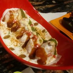 A picture of Dahi bhalle.