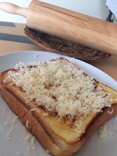 Foto resep Roti panggang isi selai nanas dengan topping keju parut