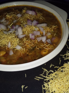 A picture of Undhiyu.