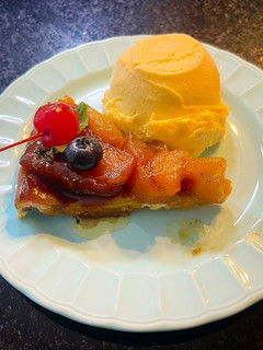 Una foto de Tarta Tatin de peras y manzanas 🍎 🍐