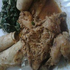 A picture of Stewed Chicken with chapo.