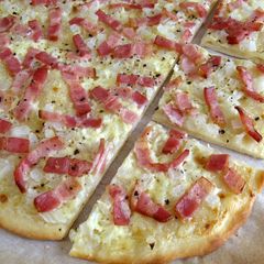A picture of Flammkuchen.