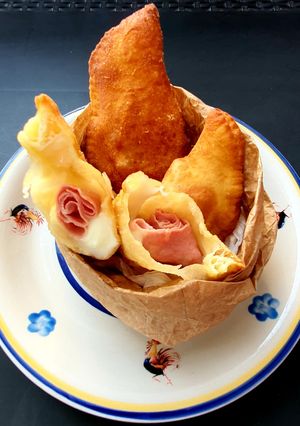 Foto di Panzerotto barese mortadella e scamorza