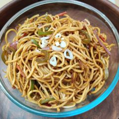 A picture of Chinese style noodles.