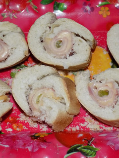 Una foto de Pan relleno al horno frío en rodajitas