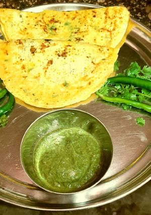 स्टफ्ड पनीर बेसन चिला(stuffed paneer besan chilla recipe in hindi) रेसिपी मुख्य फोटो