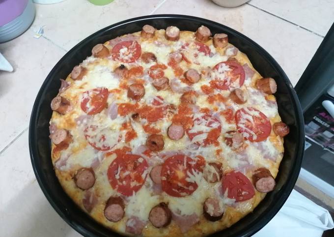 Choma sausage pizza