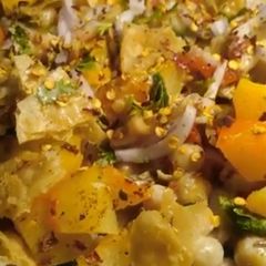 A picture of Dahi chana chaat.