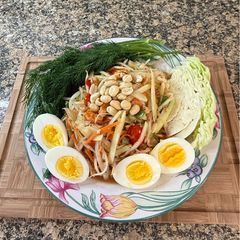 A picture of Green Papaya Salad.