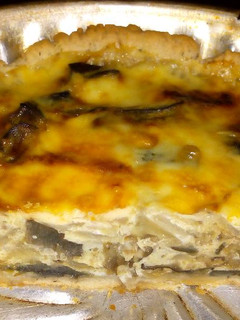 Una foto de Tarta de berenjenas y cebolla con masa casera