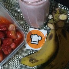 A picture of Strawberry banana smoothie.