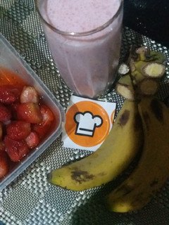 A picture of Strawberry banana smoothie.