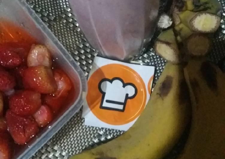 Step-by-Step Guide to Prepare Speedy Strawberry banana smoothie