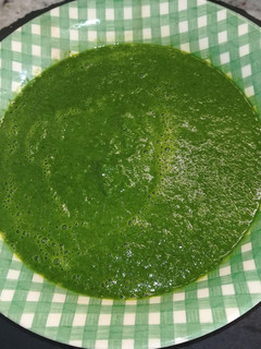 Una foto de Crema de kale y lechuga