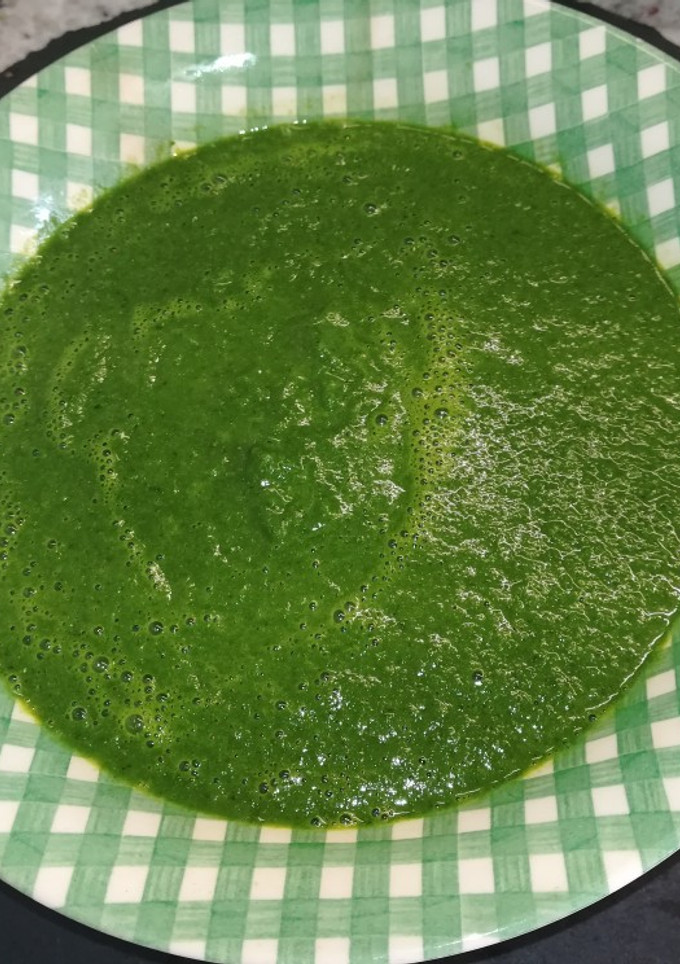 Una foto de Crema de kale y lechuga