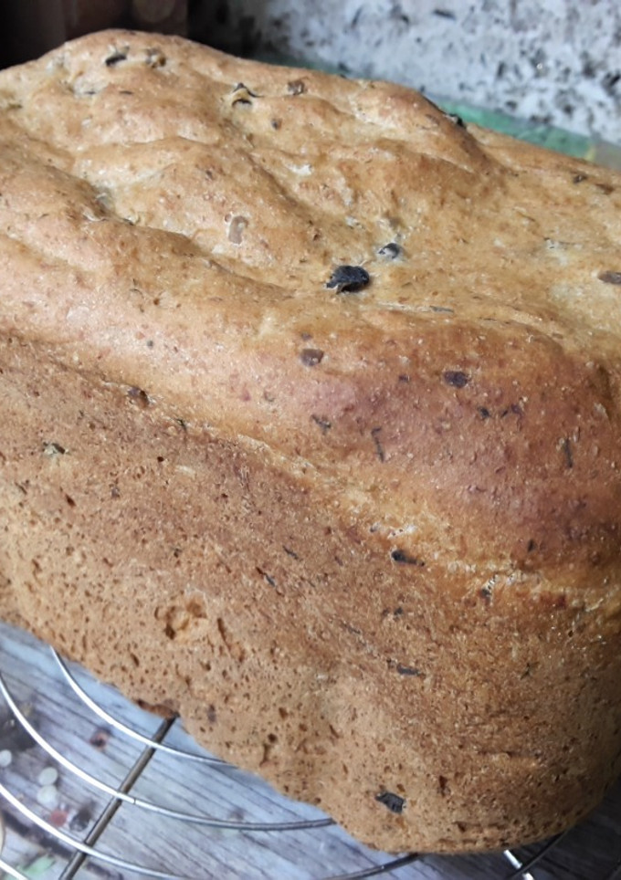 Una foto de Pan de calabacín con olivas (verdes+negras)  (en panificadora)