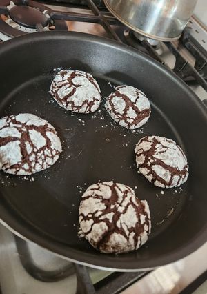 Una foto de Galletitas craqueladas de chocolate🍫🍫