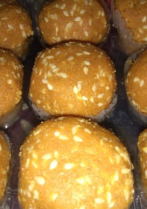 A picture of Besan Ladoo.