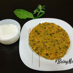 Methi-Palak-Makki ke Parathas A picture of Methi-Palak-Makki ke Parathas.