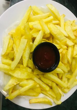 A picture of Crispy garlic french fries.