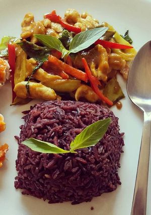 รูปของ ไก่ผัดพริกแกงเขียวหวาน+ข้าวไรซ์เบอรี่