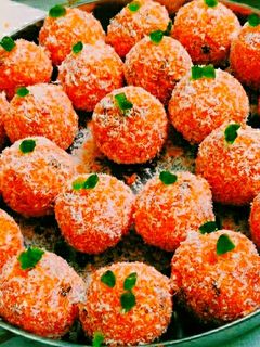 नारियल के लडडू (Nariyal ke laddu recipe in Hindi) रेसिपी मुख्य फोटो