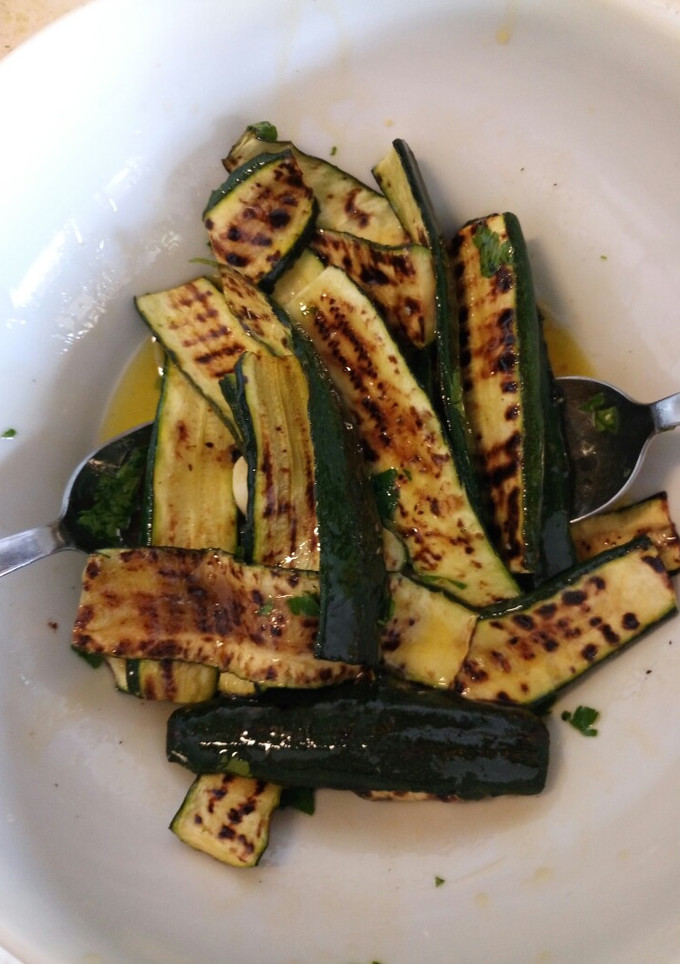 A picture of Insalata di zucchine alla griglia grilled courgette salad.