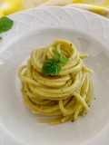 Spaghetti con crema di avocado