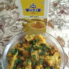 A picture of Mast aloo gobhi matter.