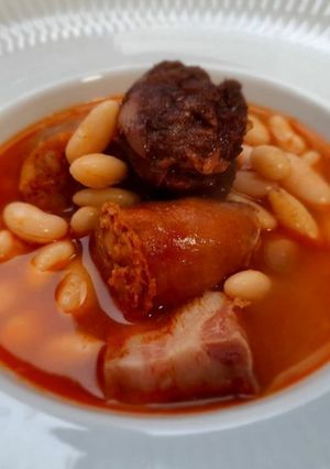 Una foto de Fabada con sofrito