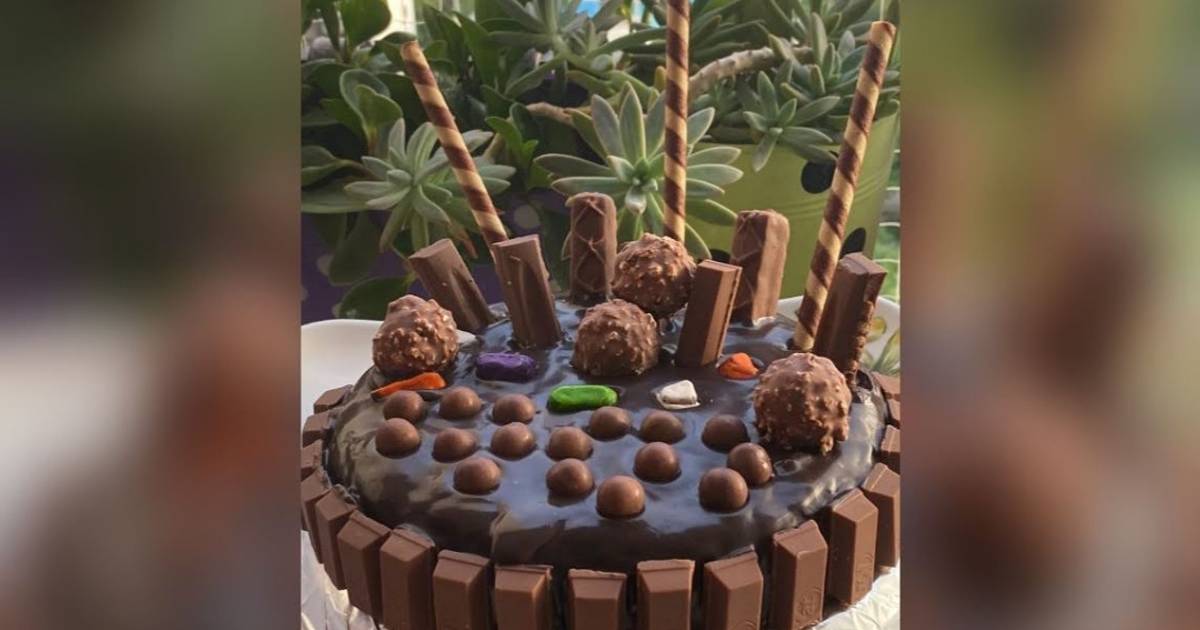 Chocolate Overload Cake - GiftBag.ae - Online Gift Delivery in Dubai