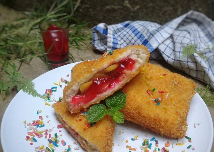 Cara Gampang Menyiapkan Roti tawar goreng isi pisang selai strawbery, Sempurna