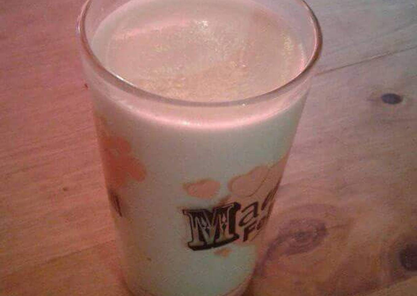 Licuado de plátano, uvas verdes y frutos secos